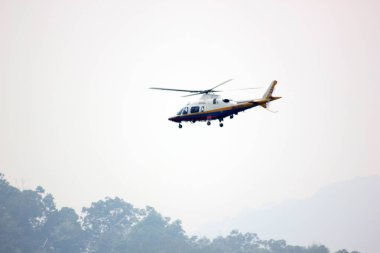 Malezya, Ipoh, 19 Ağustos 2018. Malezya İtfaiye ve Kurtarma Birimi 'nin operasyonlarında helikopter kullanıldı..