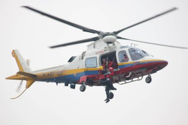 Malezya, Ipoh, 19 Ağustos 2018. Malezya İtfaiye ve Kurtarma Birimi 'nin operasyonlarında helikopter kullanıldı..