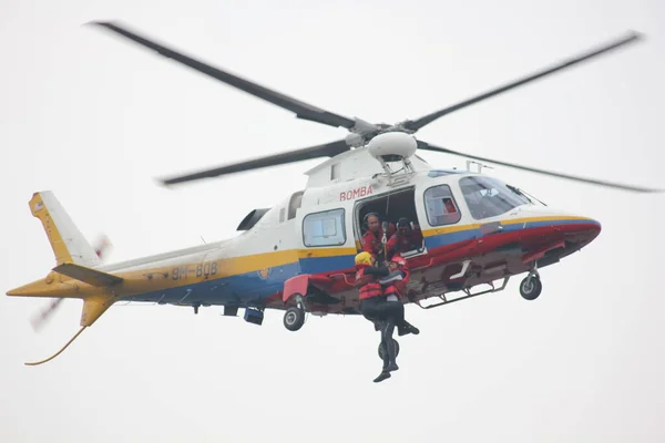 Malajsie Ipoh Srpna2018 Operace Hasičského Záchranného Sboru Malajsii Pomocí Vrtulníku — Stock fotografie