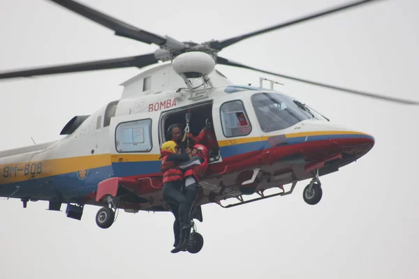 Malaysia Ipoh August 2018 Einsatz Der Malaysischen Feuerwehr Mit Hubschrauber — Stockfoto