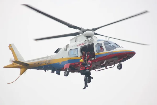 Malajsie Ipoh Srpna2018 Operace Hasičského Záchranného Sboru Malajsii Pomocí Vrtulníku — Stock fotografie