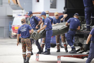 KLIA, Malezya - 22 Mart 2020 Yolcu uçuşlarını görüntüleme operasyonu. Ulusal Afet Yönetim Ajansı NADMA altında Malezya itfaiye ve kurtarma departmanı tarafından yürütülen operasyonlar