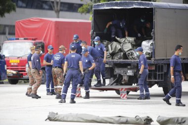 KLIA, Malezya - 22 Mart 2020 Yolcu uçuşlarını görüntüleme operasyonu. Ulusal Afet Yönetim Ajansı NADMA altında Malezya itfaiye ve kurtarma departmanı tarafından yürütülen operasyonlar