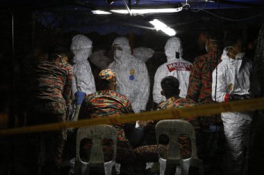 KLIA, Malezya - 22 Mart 2020 Yolcu uçuşlarını görüntüleme operasyonu. Ulusal Afet Yönetim Ajansı NADMA altında Malezya itfaiye ve kurtarma departmanı tarafından yürütülen operasyonlar