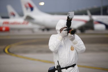 KLIA, Malezya - 22 Mart 2020: İran 'dan Malezya' ya giden yolcuları görüntüleme operasyonu. Ulusal Afet Yönetim Ajansı NADMA altında Malezya itfaiye ve kurtarma departmanı tarafından yürütülen operasyonlar