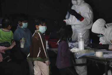 KLIA, Malezya - 22 Mart 2020: İran 'dan Malezya' ya giden yolcuları görüntüleme operasyonu. Ulusal Afet Yönetim Ajansı NADMA altında Malezya itfaiye ve kurtarma departmanı tarafından yürütülen operasyonlar