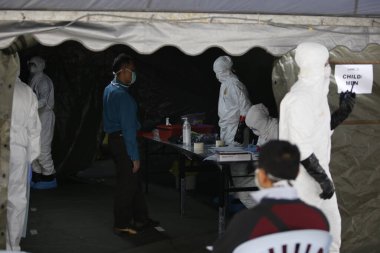 KLIA, Malezya - 22 Mart 2020: İran 'dan Malezya' ya giden yolcuları görüntüleme operasyonu. Ulusal Afet Yönetim Ajansı NADMA altında Malezya itfaiye ve kurtarma departmanı tarafından yürütülen operasyonlar
