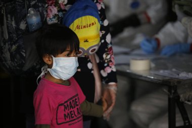 KLIA, Malezya - 22 Mart 2020: İran 'dan Malezya' ya giden yolcuları görüntüleme operasyonu. Ulusal Afet Yönetim Ajansı NADMA altında Malezya itfaiye ve kurtarma departmanı tarafından yürütülen operasyonlar