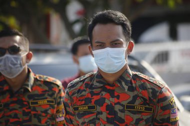 Seremban, Malezya - 31 Mart 2020: Covid-19 'un yayılmasını önlemek için Seeremban' da halka açık alanda Malezya İtfaiye ve Kurtarma Dairesi tarafından yapılan hijyenik operasyonlar.