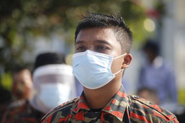 SEREMBAN - 31 Mart 2020: Covid-19 'un yayılmasını engellemek için Malezya İtfaiye ve Kurtarma Birimi' nin tüm Seremban kentlerindeki Tehlikeli Özel Kuvvetler tarafından arındırma operasyonları.