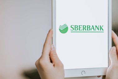 iPhone ekranında Sberbank logosu.