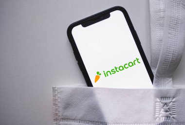 Akıllı telefon ekranına uygulama logosu yerleştir. 