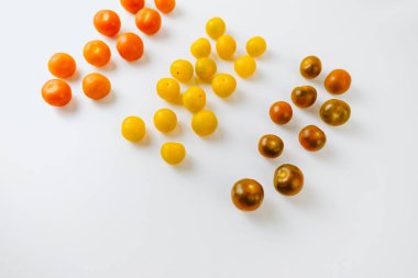 Sıraya dizilmiş kiraz domatesleri çeşitleri.