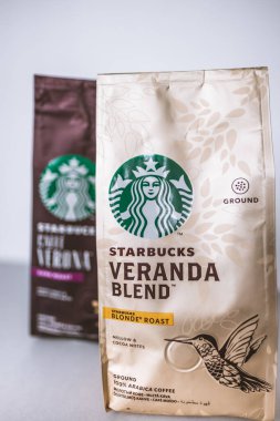 Starbucks 'tan alınmış logolu öğütülmüş kahve paketi..