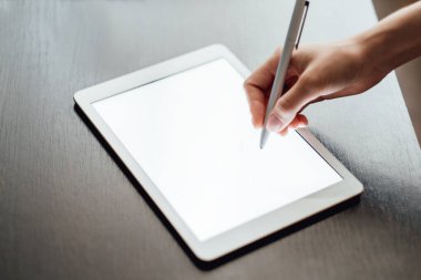 Tablet ve Stylus Kalemle Dijital İmza Konsepti.