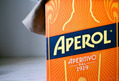  Kutuda Aperol logosu var..
