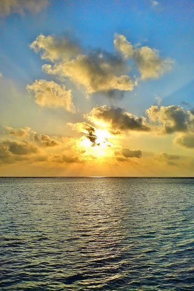 Nascer do sol sobre o Oceano Índico — Fotografia de Stock