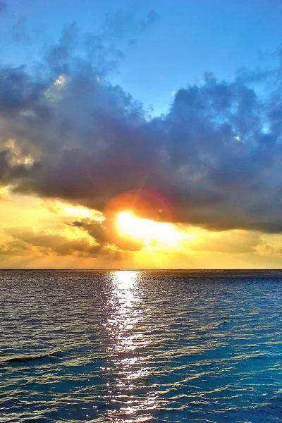 Nascer do sol sobre o Oceano Índico — Fotografia de Stock