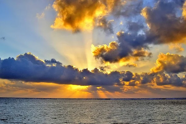Nascer do sol sobre o Oceano Índico — Fotografia de Stock