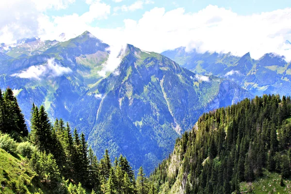 Vista panorámica de las montañas suizas — Foto de Stock