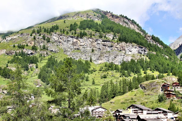 Живописный вид на швейцарские горы — стоковое фото