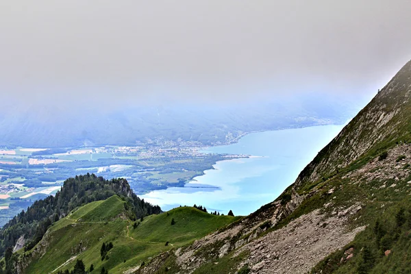 Aussichtsreiche Aussicht auf die Schweizer Berge — Stockfoto