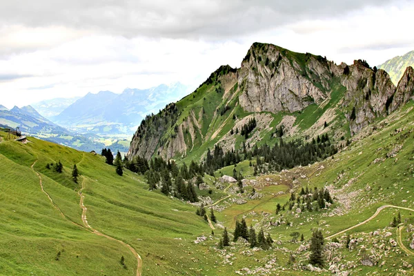 Vacker utsikt över de schweiziska bergen — Gratis stockfoto