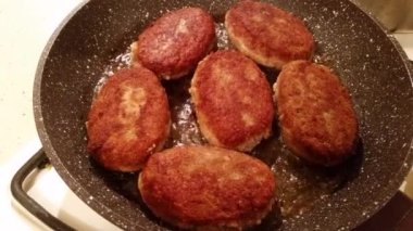 Bir tavada lezzetli Burger