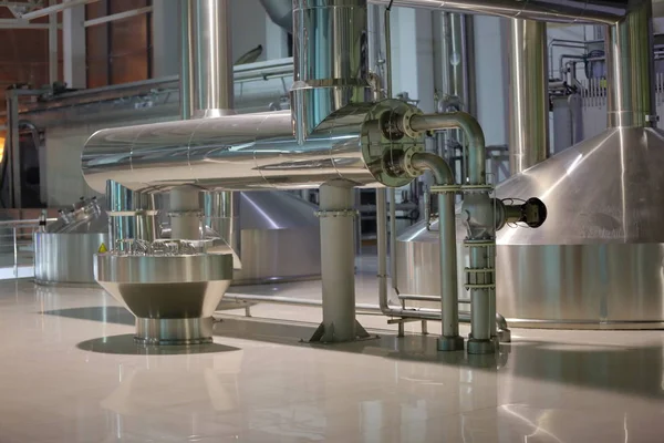 Fabrika mağazalarda bira üretimi için donatım — Stok fotoğraf