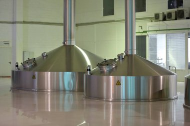 Fabrika mağazalarda bira üretimi için donatım