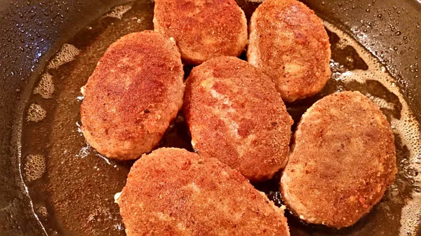 Cutlets fried in a pan — Stock Photo, Image