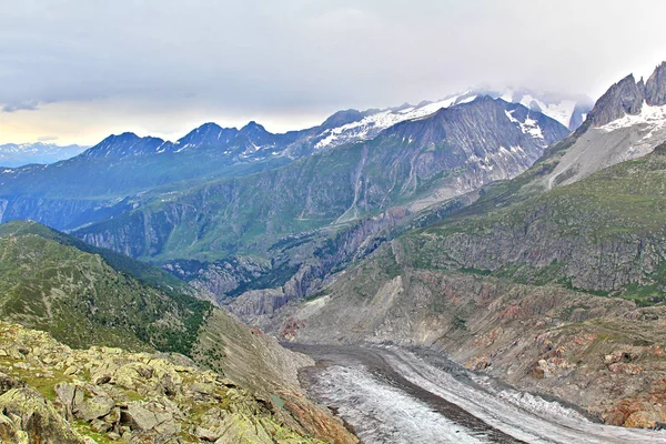 Vista panorámica de las montañas suizas — Foto de Stock