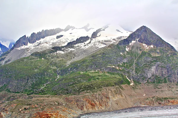 Vue panoramique sur les montagnes suisses — Photo