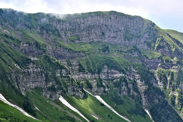 Malownicze góry w Rosji — Zdjęcie stockowe