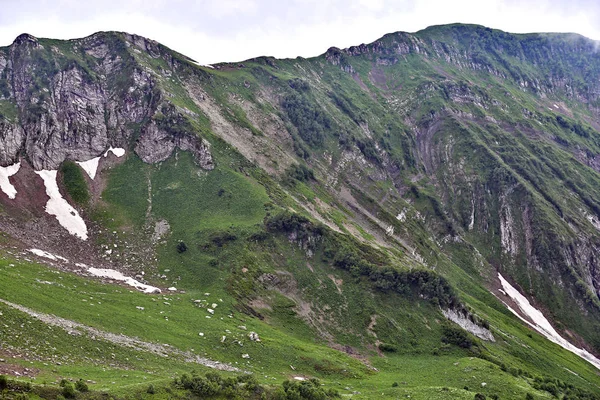俄罗斯风景如画的山脉 — 图库照片