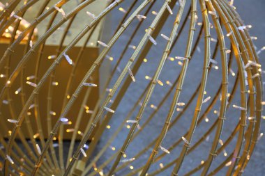 Çelenk ile büyük topu