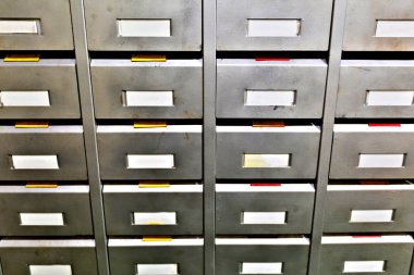 Metal yedek parça kutuları dosyalama