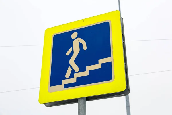 Altgeçit yol işareti — Stok fotoğraf