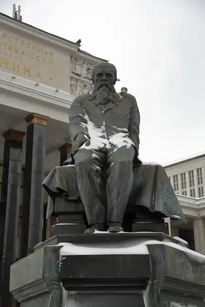 Monument voor Dostojevski in Moskou, Rusland — Stockfoto