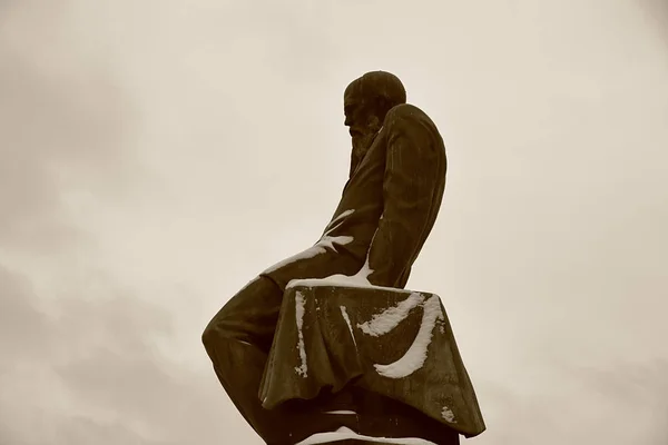 Monument voor Dostojevski in Moskou, Rusland — Stockfoto