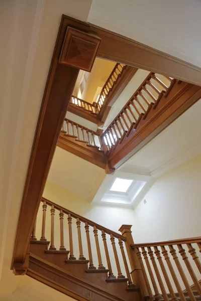 Οι σκάλες στο σπίτι. — Φωτογραφία Αρχείου