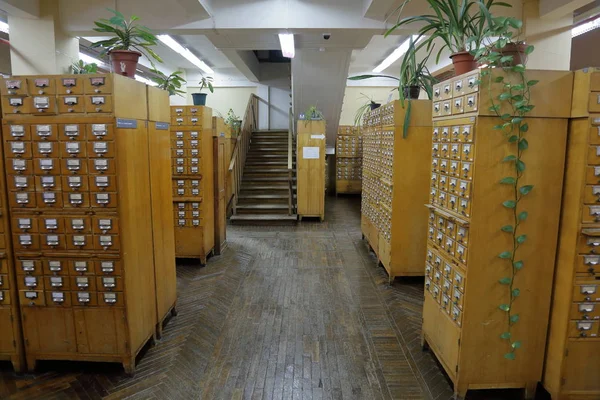 Armarios de archivo en la biblioteca — Foto de Stock