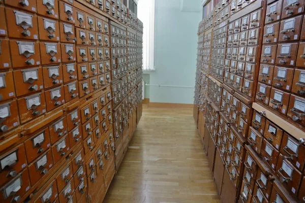 Armarios de archivo en la biblioteca — Foto de Stock