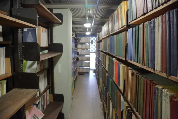 Shelves with books — Stock Photo, Image