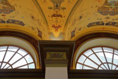 İçinde Oda 19. yüzyıl tarzında dekore edilmiştir