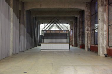 Bitirme olmadan boş showroom