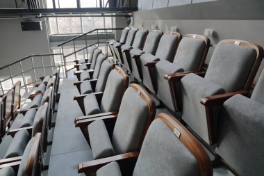 Boş salonda sinema salonu