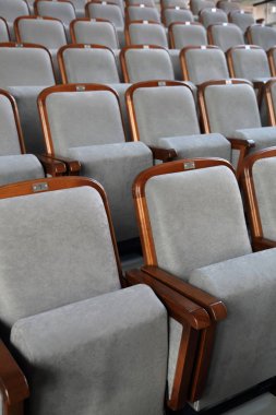 Boş salonda sinema salonu