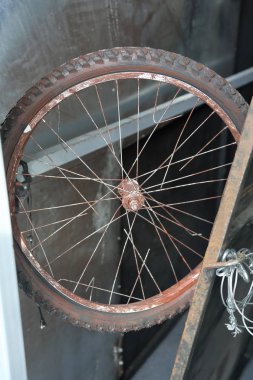 paslı bisiklet tekerleği