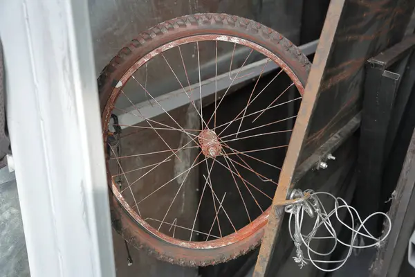 paslı bisiklet tekerleği